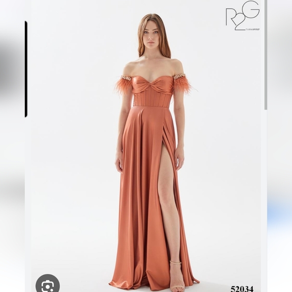 Elegant Tarik Ediz Copper Off-Shoulder Feather Detail Evening Prom Gown Sz 2